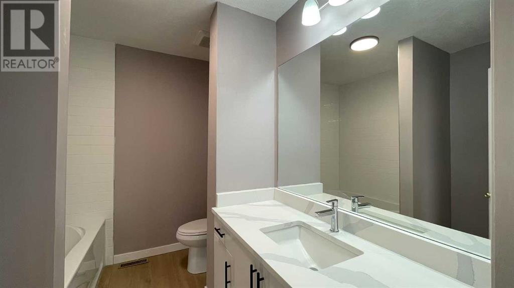 Single Family House Bi-level for Sale in  Dover Ridge Drive SE Dover Calgary 
