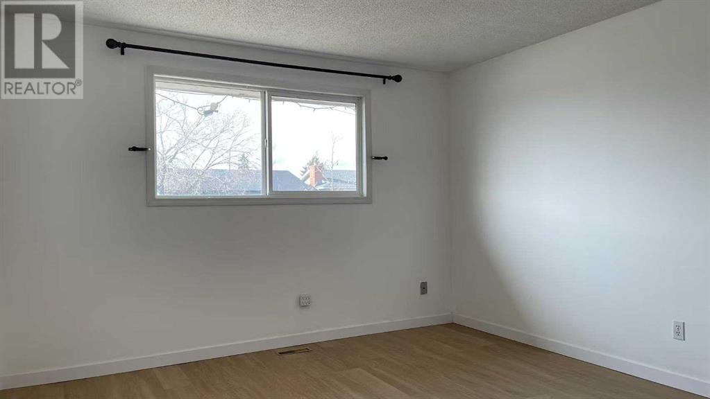 Single Family House Bi-level for Sale in  Dover Ridge Drive SE Dover Calgary 