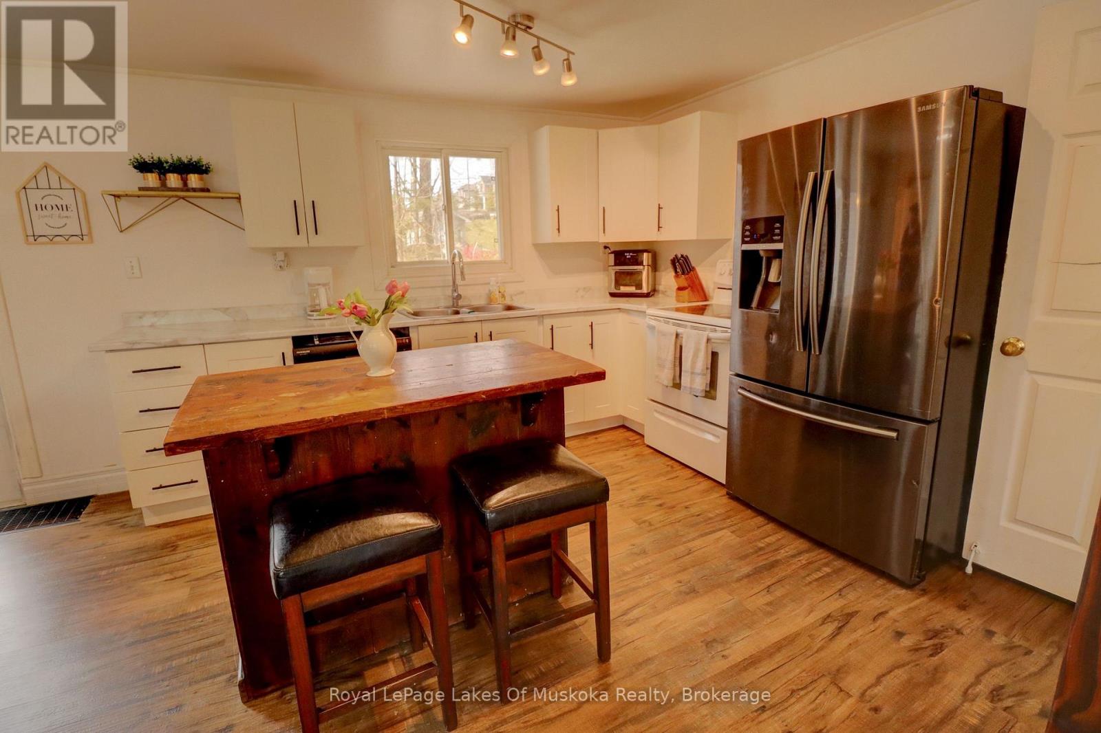 Photo 13 of 6 Hibberd Lane, Huntsville ON