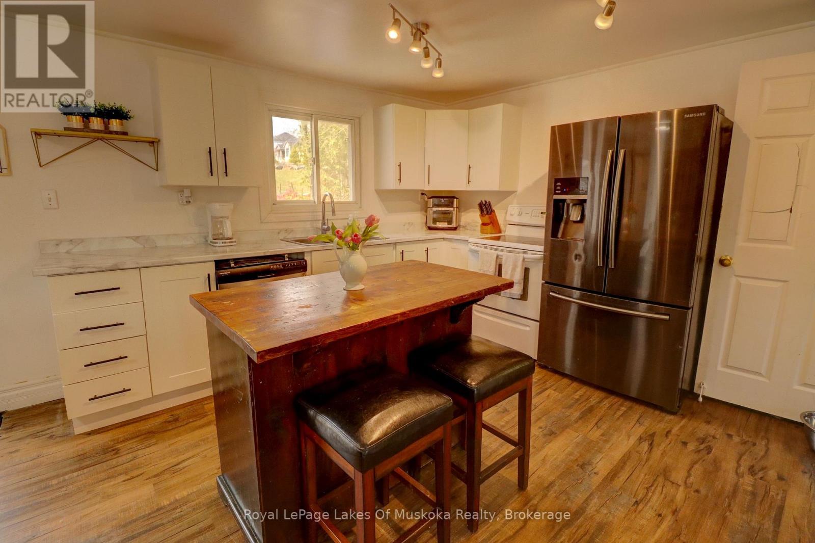 Photo 7 of 6 Hibberd Lane, Huntsville ON