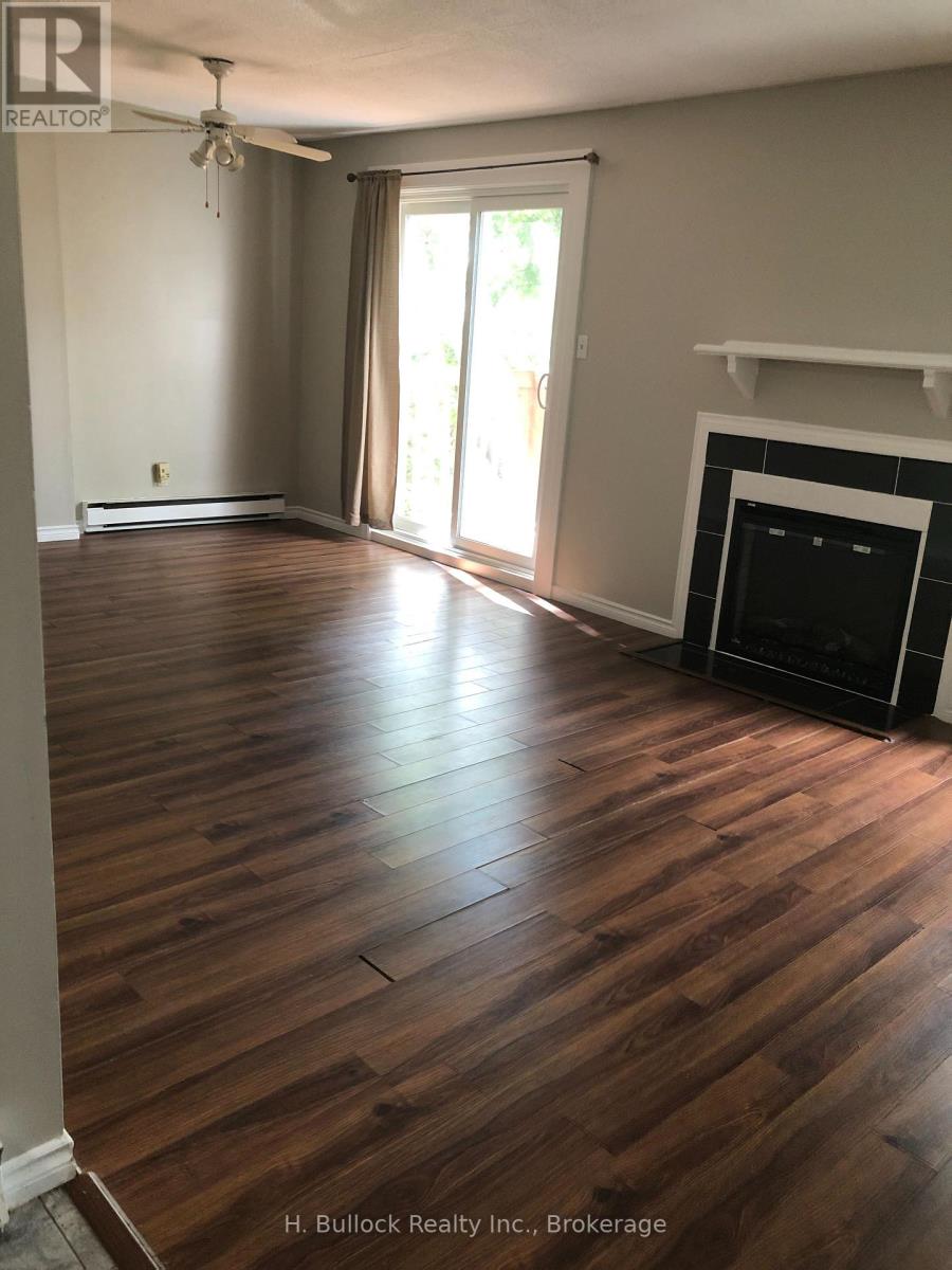 https://ddfcdn.realtor.ca/listing/TS638820376769630000/reb15/highres/7/x12123767_1.jpg