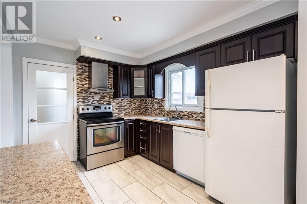 Photo 12 of 120 Chilton Drive, Hamilton ON