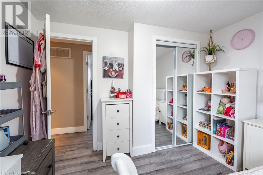 Photo 30 of 120 Chilton Drive, Hamilton ON