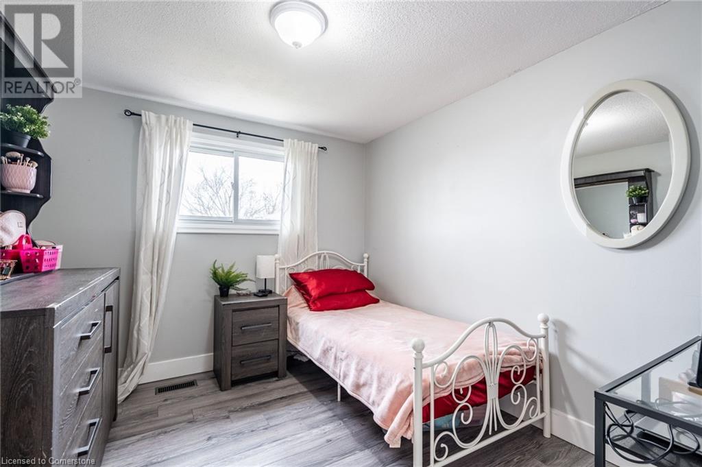 Photo 34 of 120 Chilton Drive, Hamilton ON