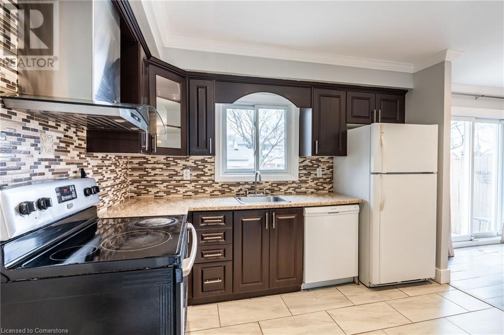 Photo 16 of 120 Chilton Drive, Hamilton ON