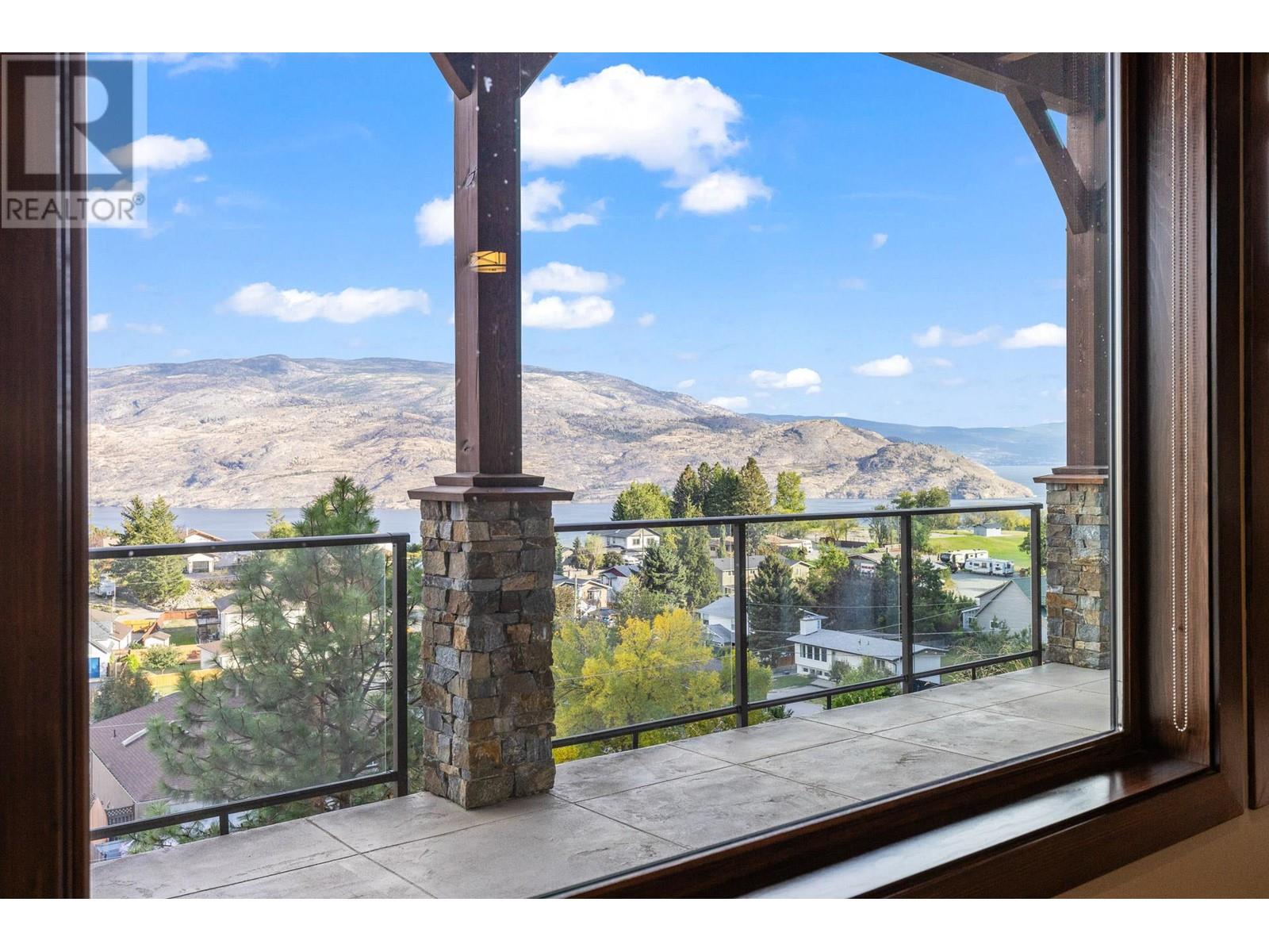 6166 Seymoure Avenue, Peachland