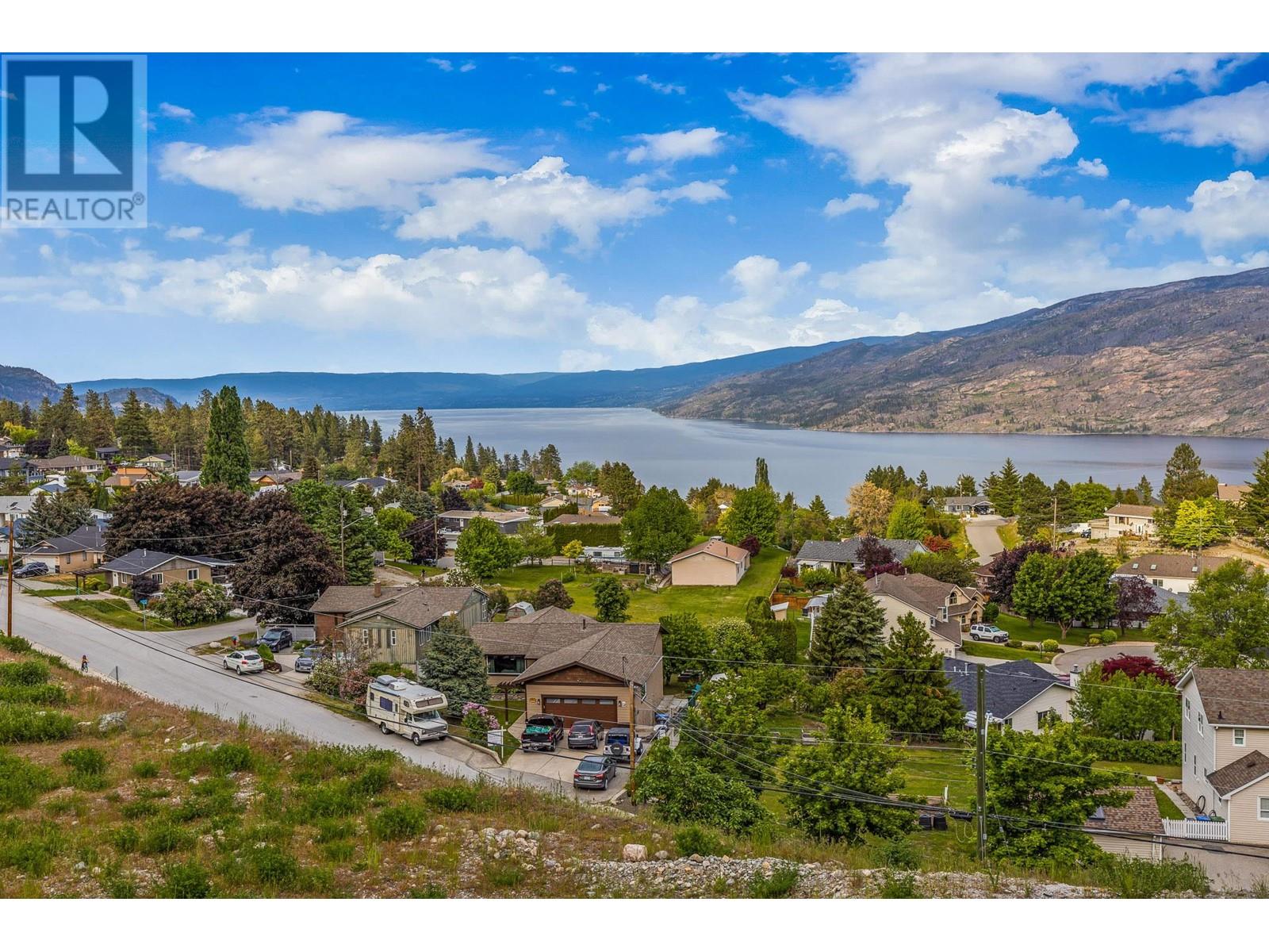 6166 Seymoure Avenue, Peachland