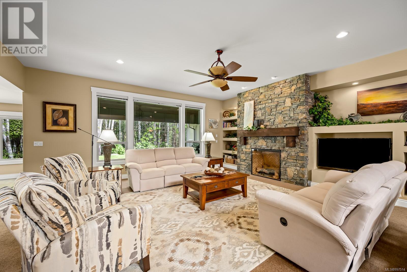 2093 Robert Lang Dr, Courtenay