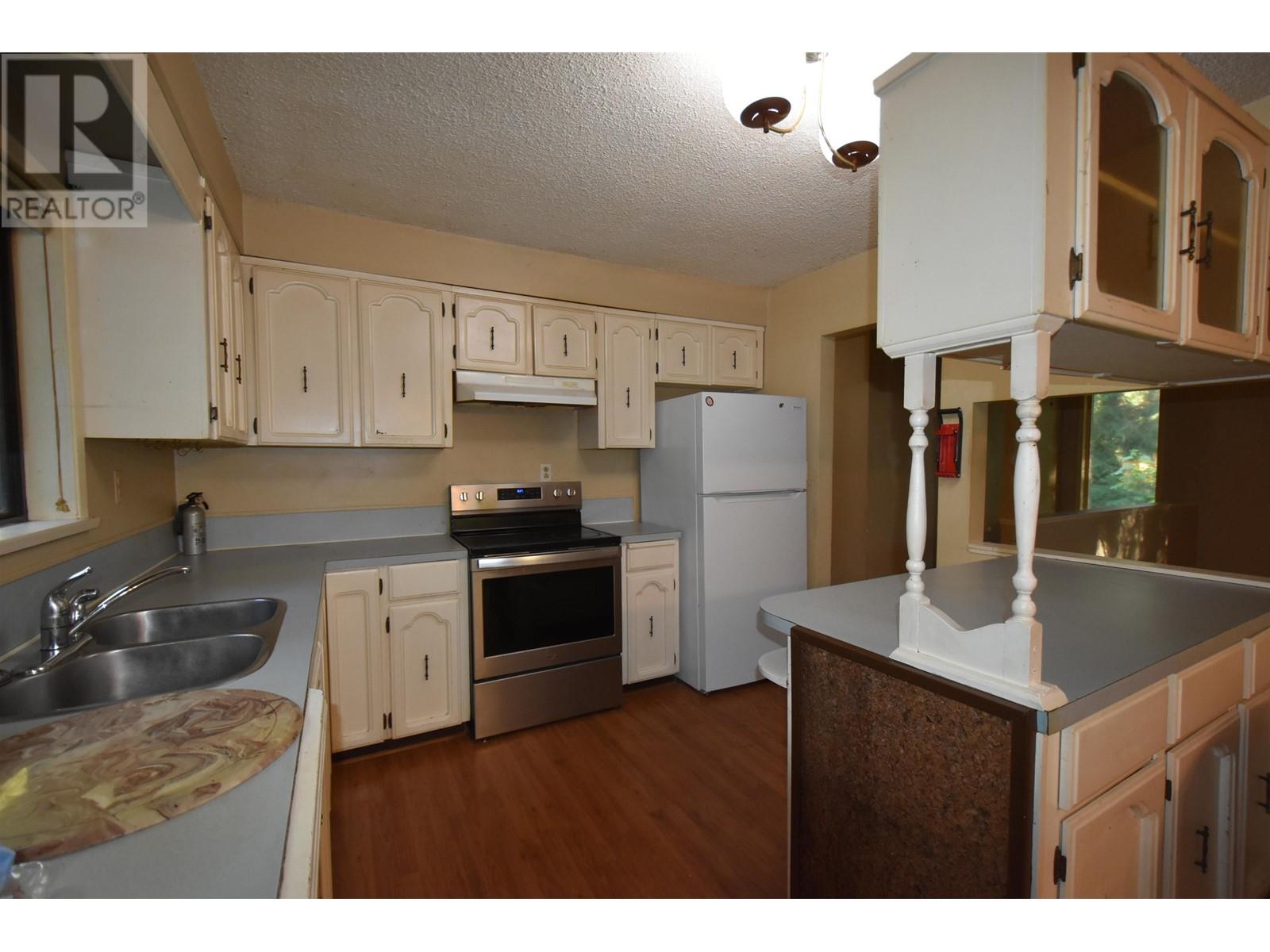 2240 OLDERSHAW ROAD, Roberts Creek
