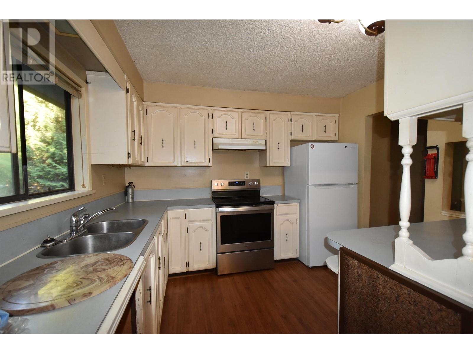2240 OLDERSHAW ROAD, Roberts Creek