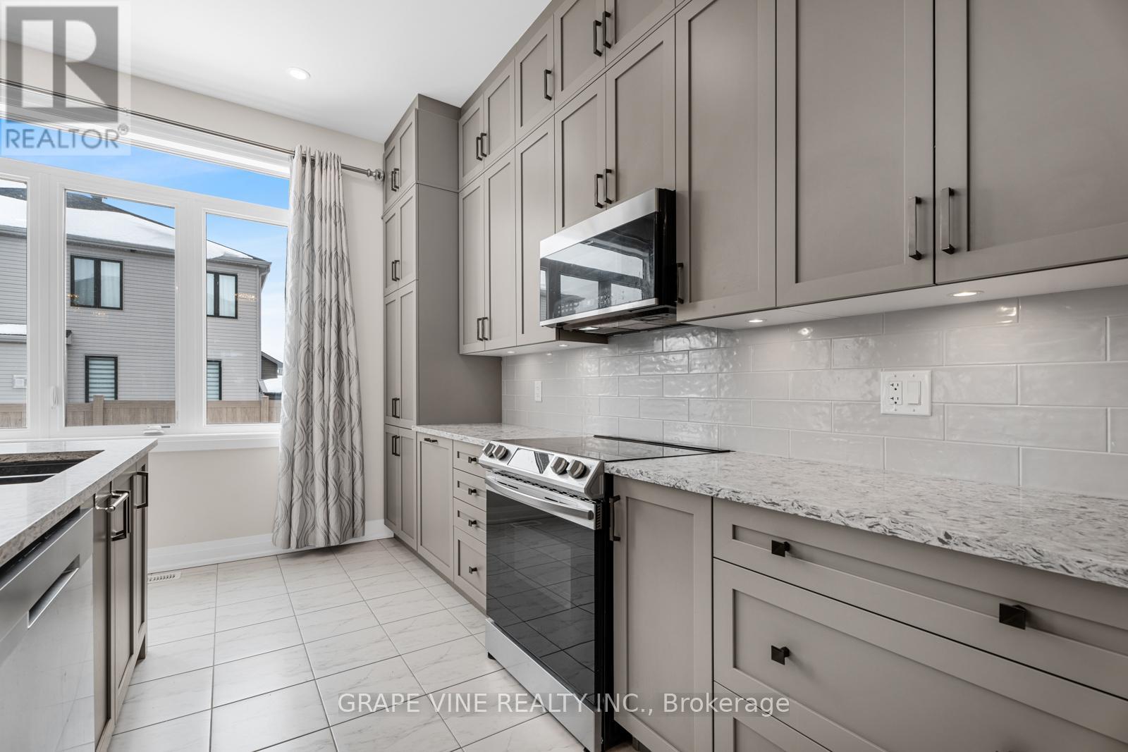 Photo 25 of 61 Adrift Street, Ottawa ON
