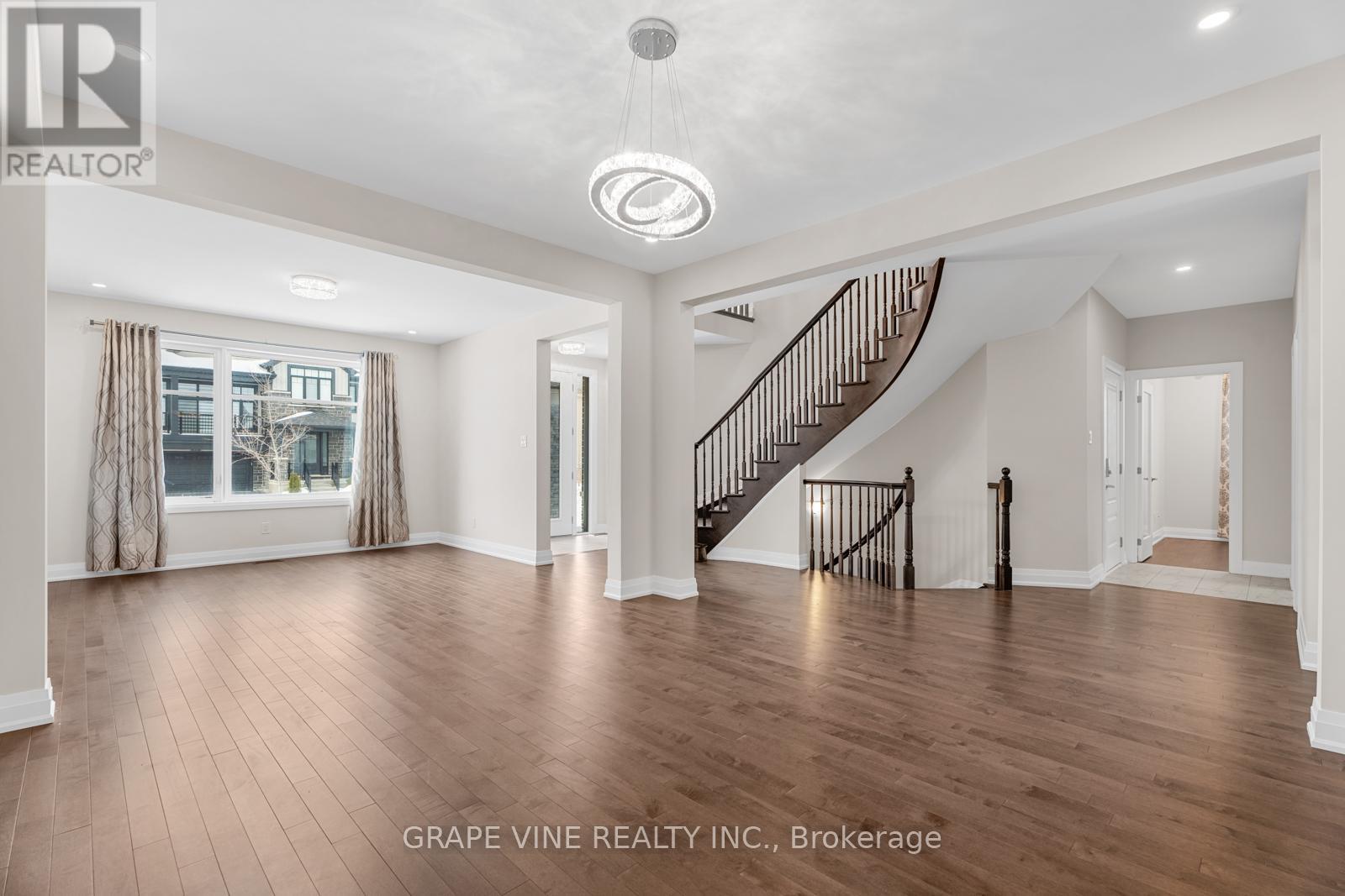 Photo 9 of 61 Adrift Street, Ottawa ON