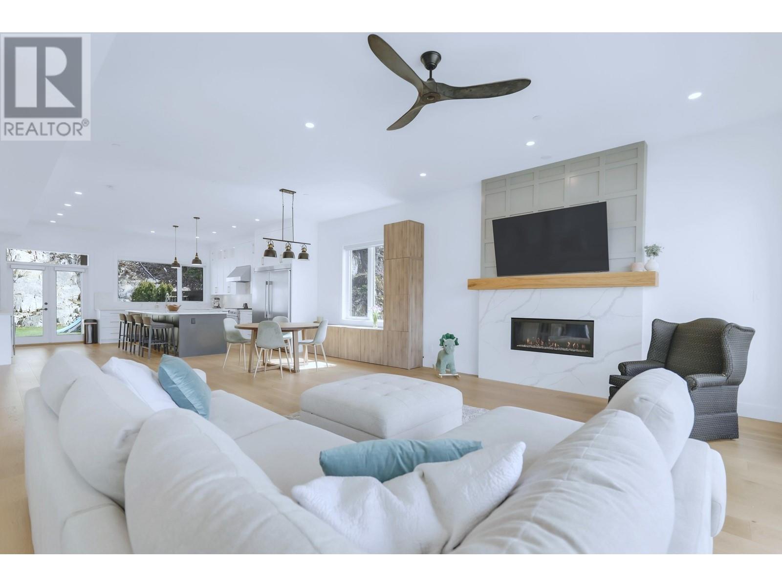 24 3385 MAMQUAM ROAD, Squamish