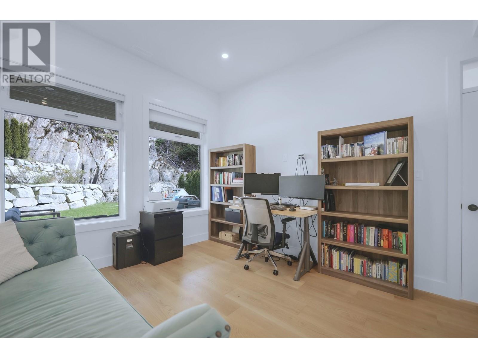 24 3385 MAMQUAM ROAD, Squamish