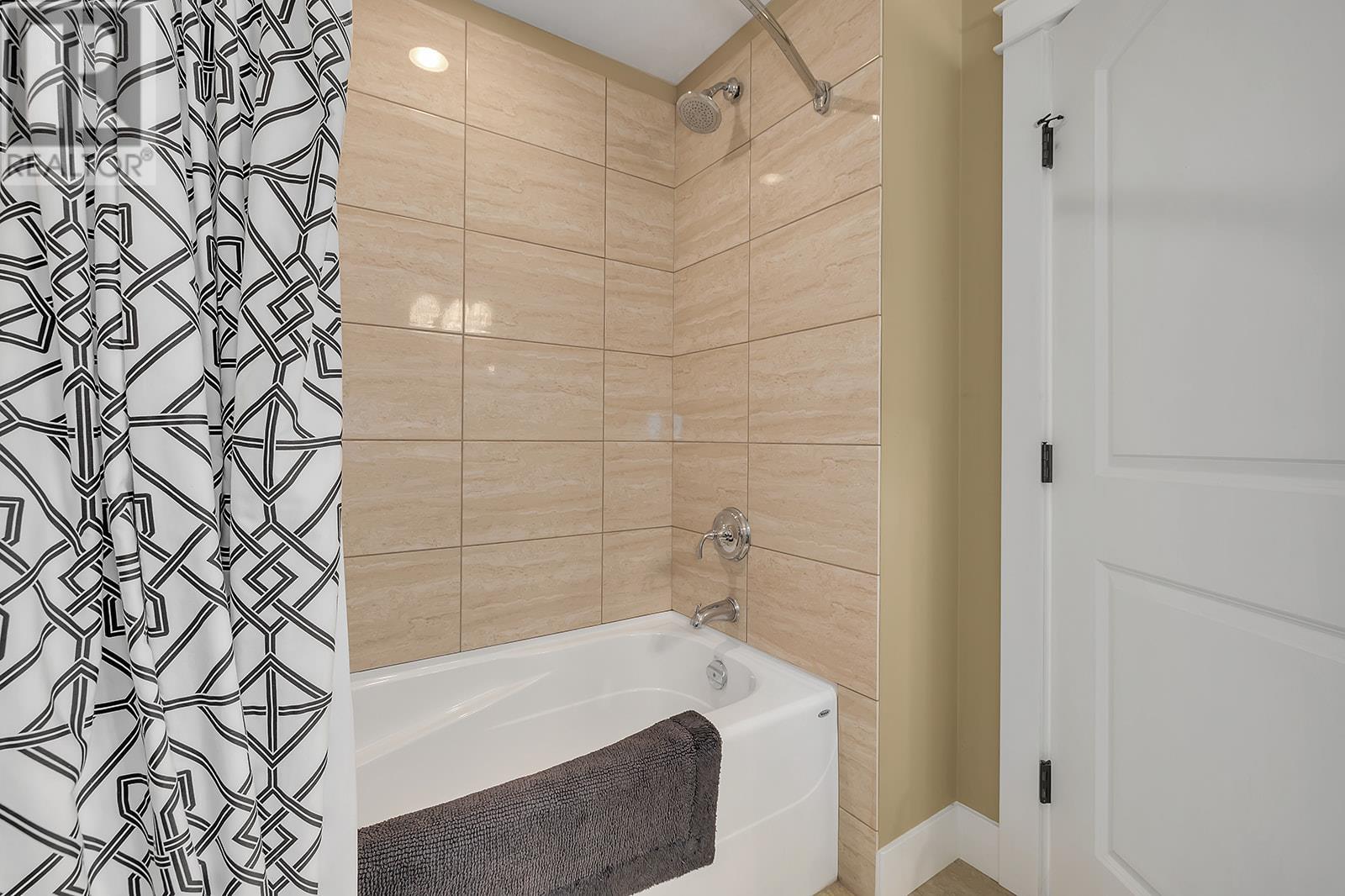  1605 Marina Way, West Kelowna