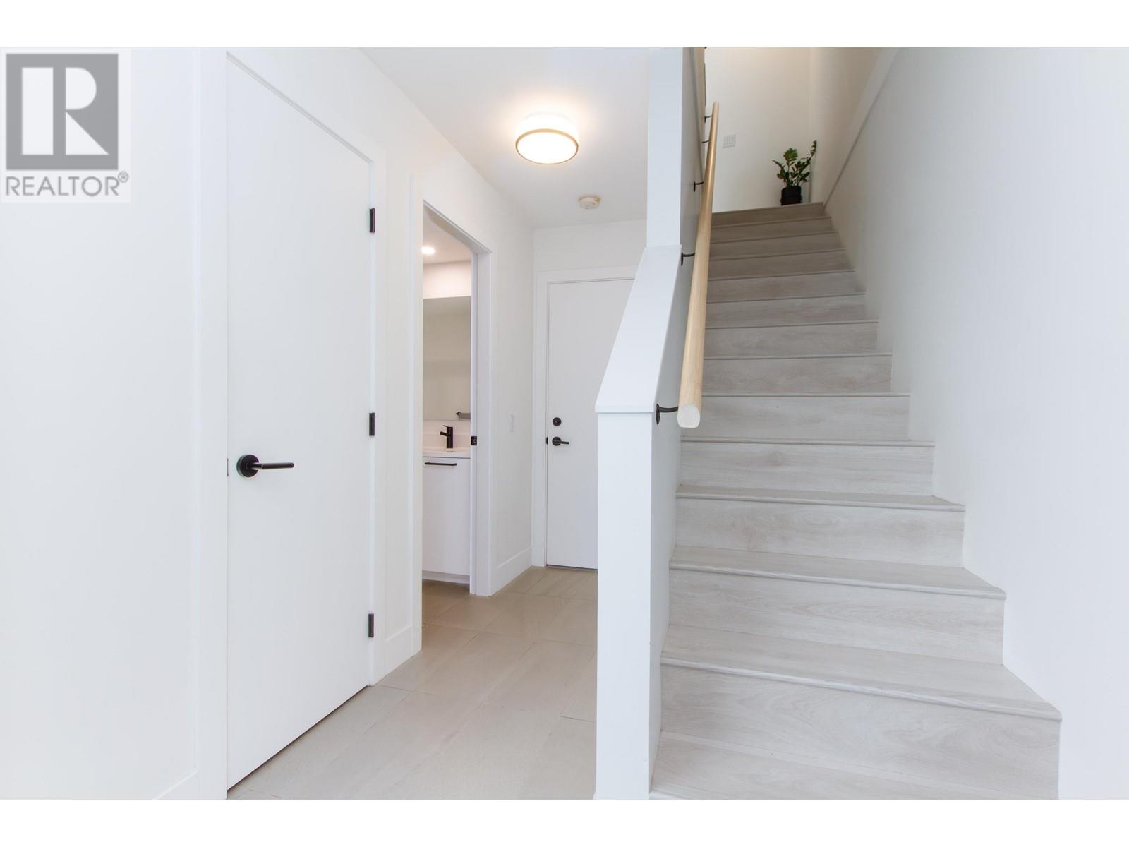 1334 HALYARD PLACE, Squamish