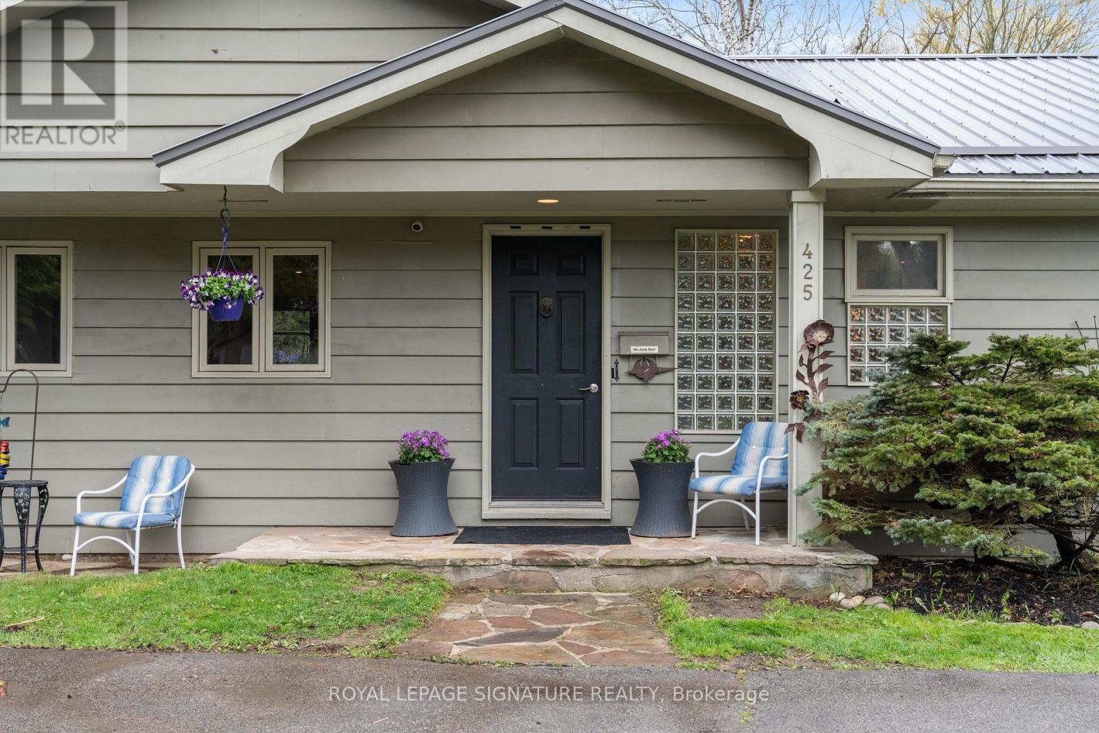 Photo 16 of 425 Norfolk Street S, Norfolk ON