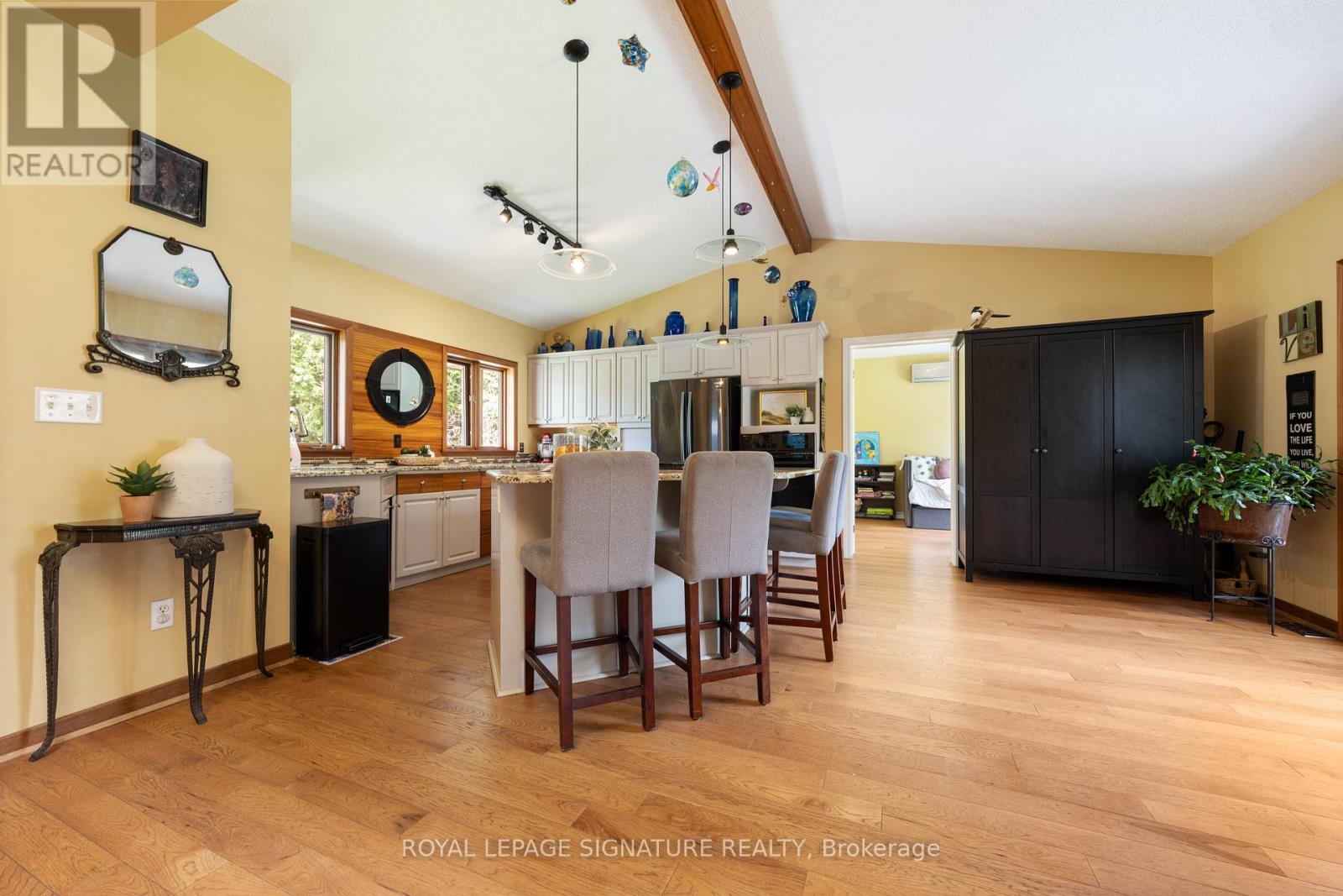 Photo 18 of 425 Norfolk Street S, Norfolk ON
