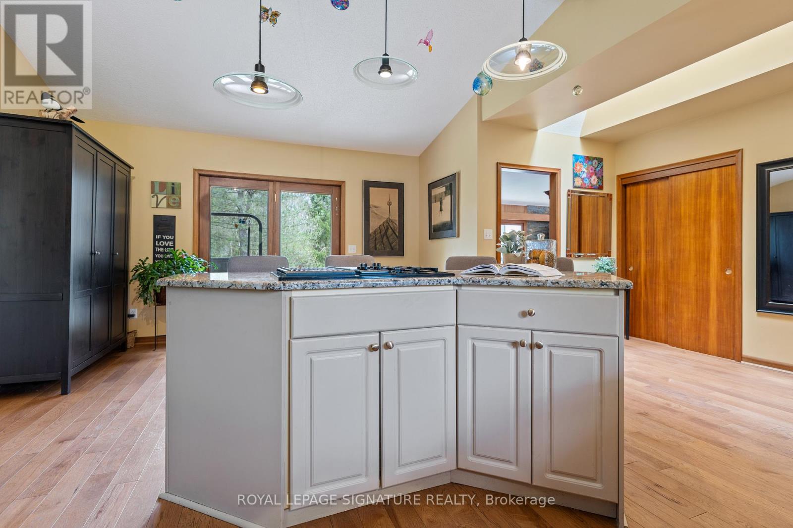 Photo 15 of 425 Norfolk Street S, Norfolk ON