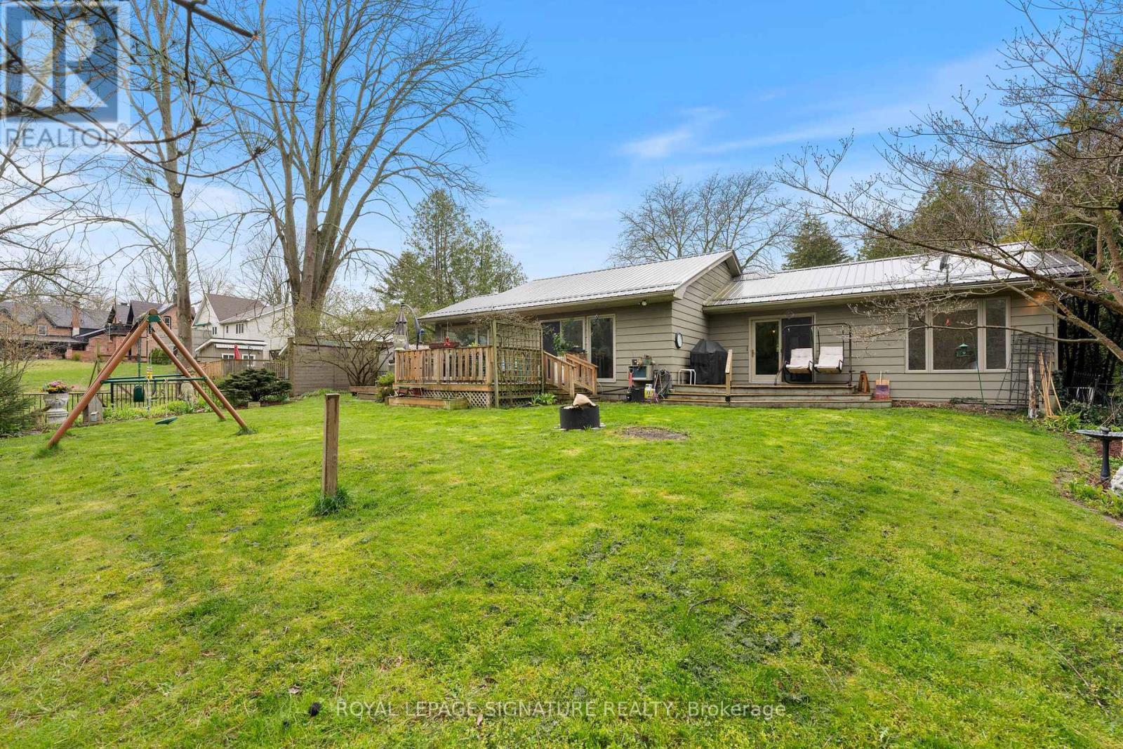 Photo 31 of 425 Norfolk Street S, Norfolk ON