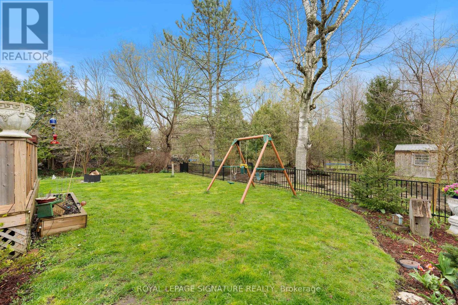Photo 30 of 425 Norfolk Street S, Norfolk ON