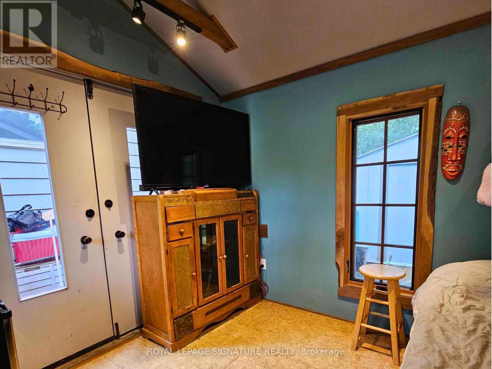 Photo 3 of 425 Norfolk Street S, Norfolk ON