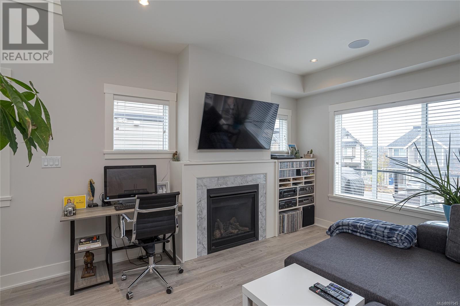  1212 Moonstone Loop, Langford