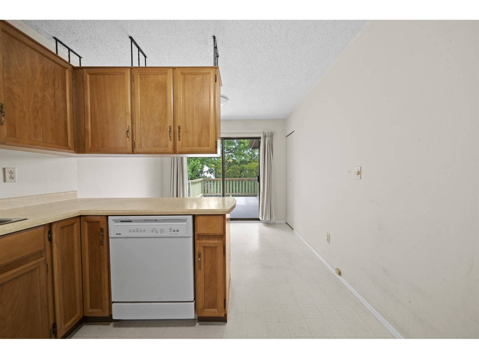 Photo 14 of 6760 197 Street, Langley BC