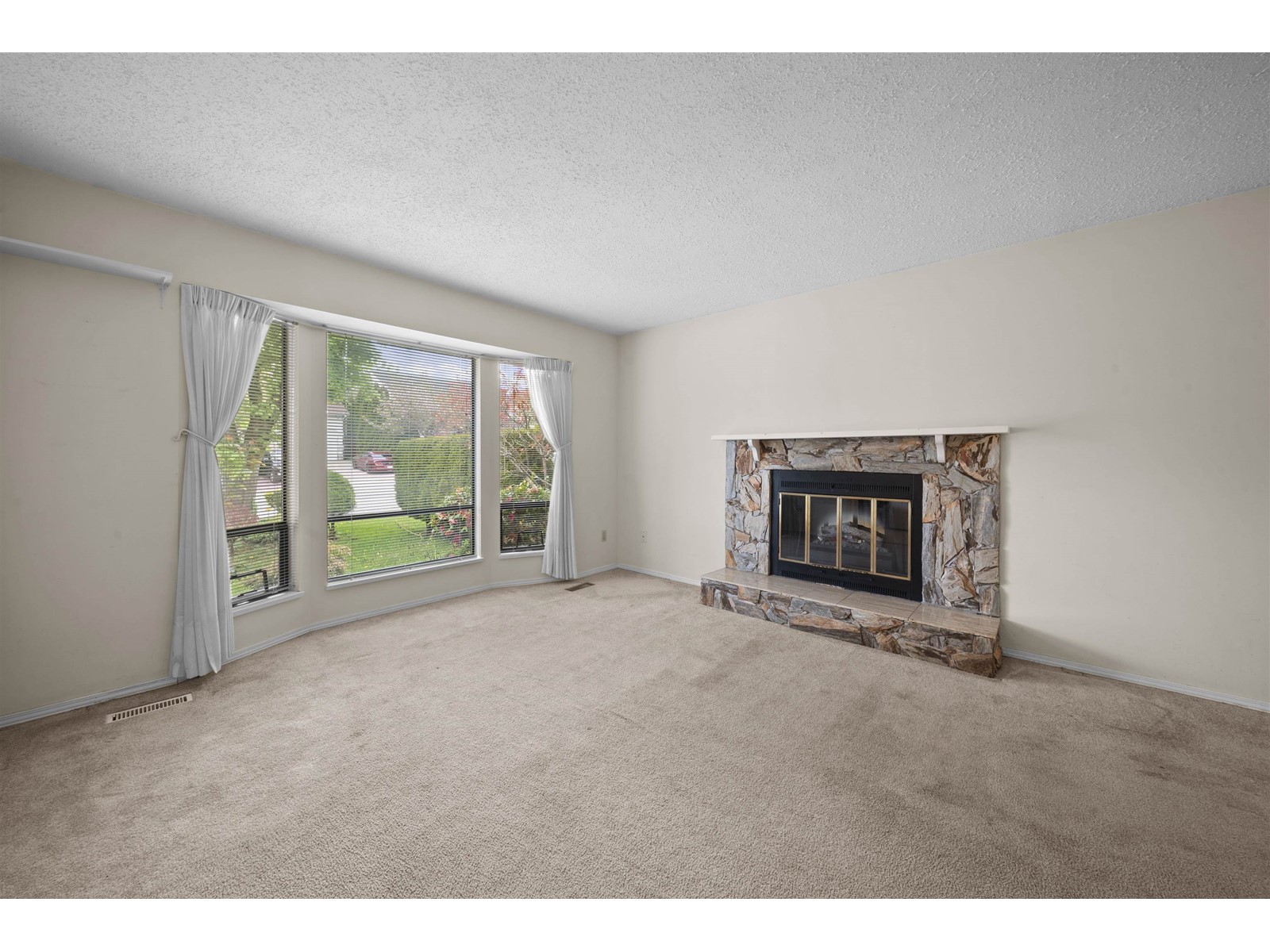 Photo 5 of 6760 197 Street, Langley BC