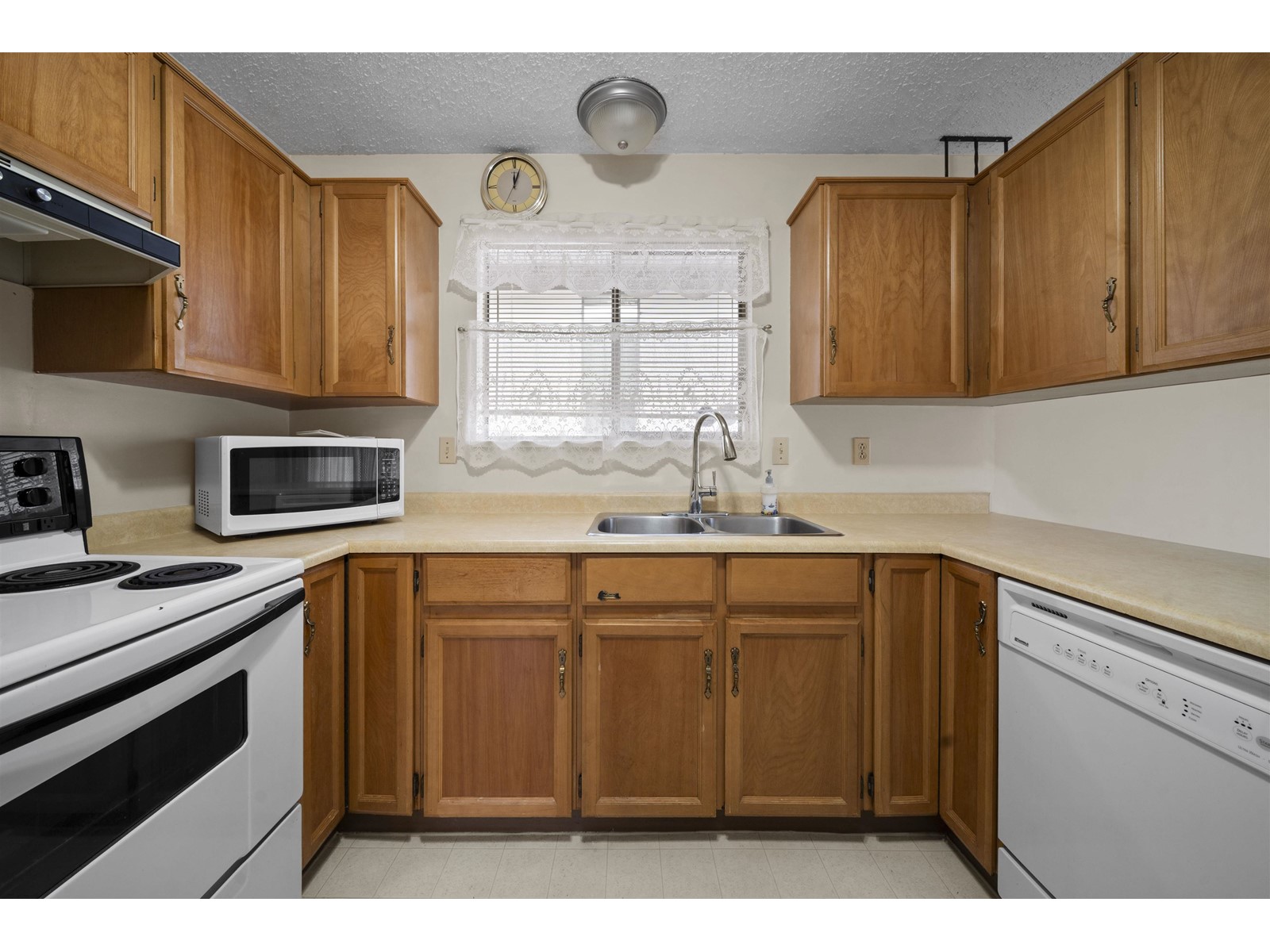 Photo 12 of 6760 197 Street, Langley BC