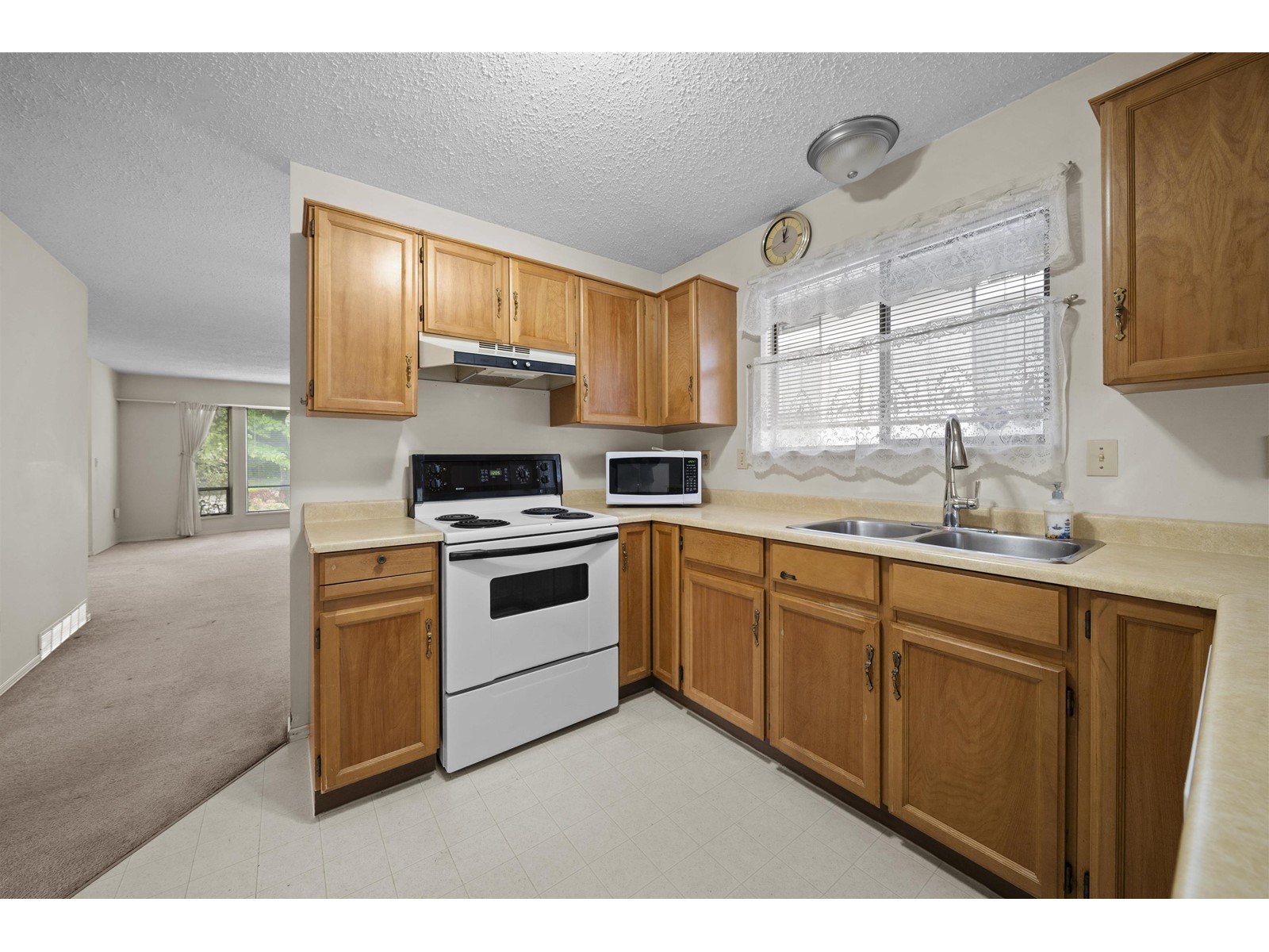 Photo 11 of 6760 197 Street, Langley BC