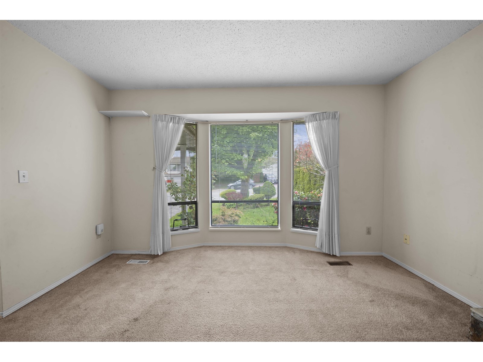 Photo 7 of 6760 197 Street, Langley BC