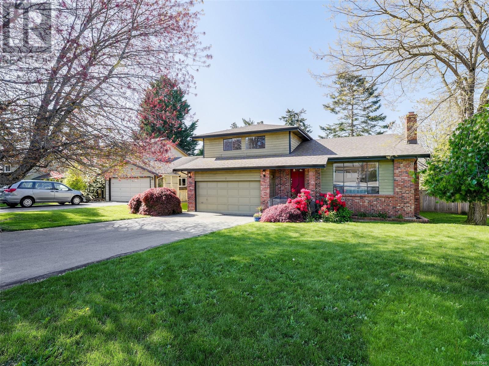  749 Viaduct Avenue East, Saanich