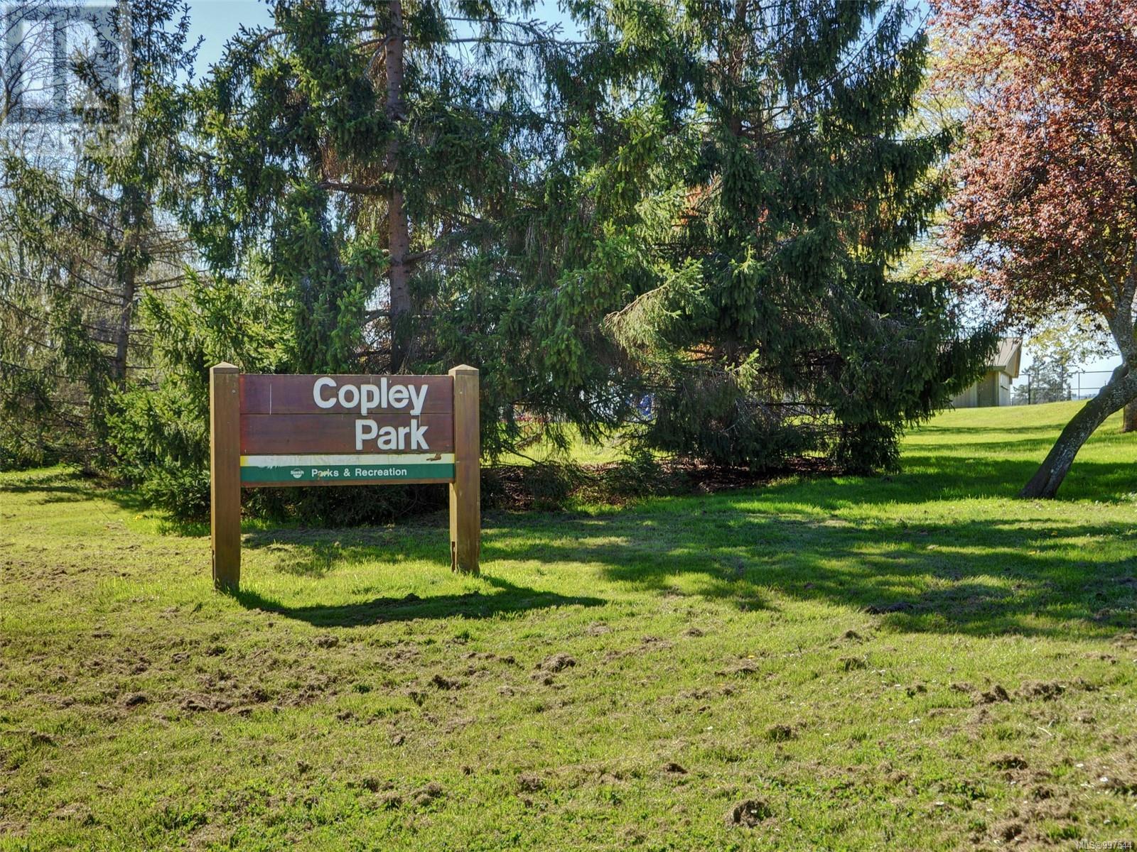  749 Viaduct Avenue East, Saanich