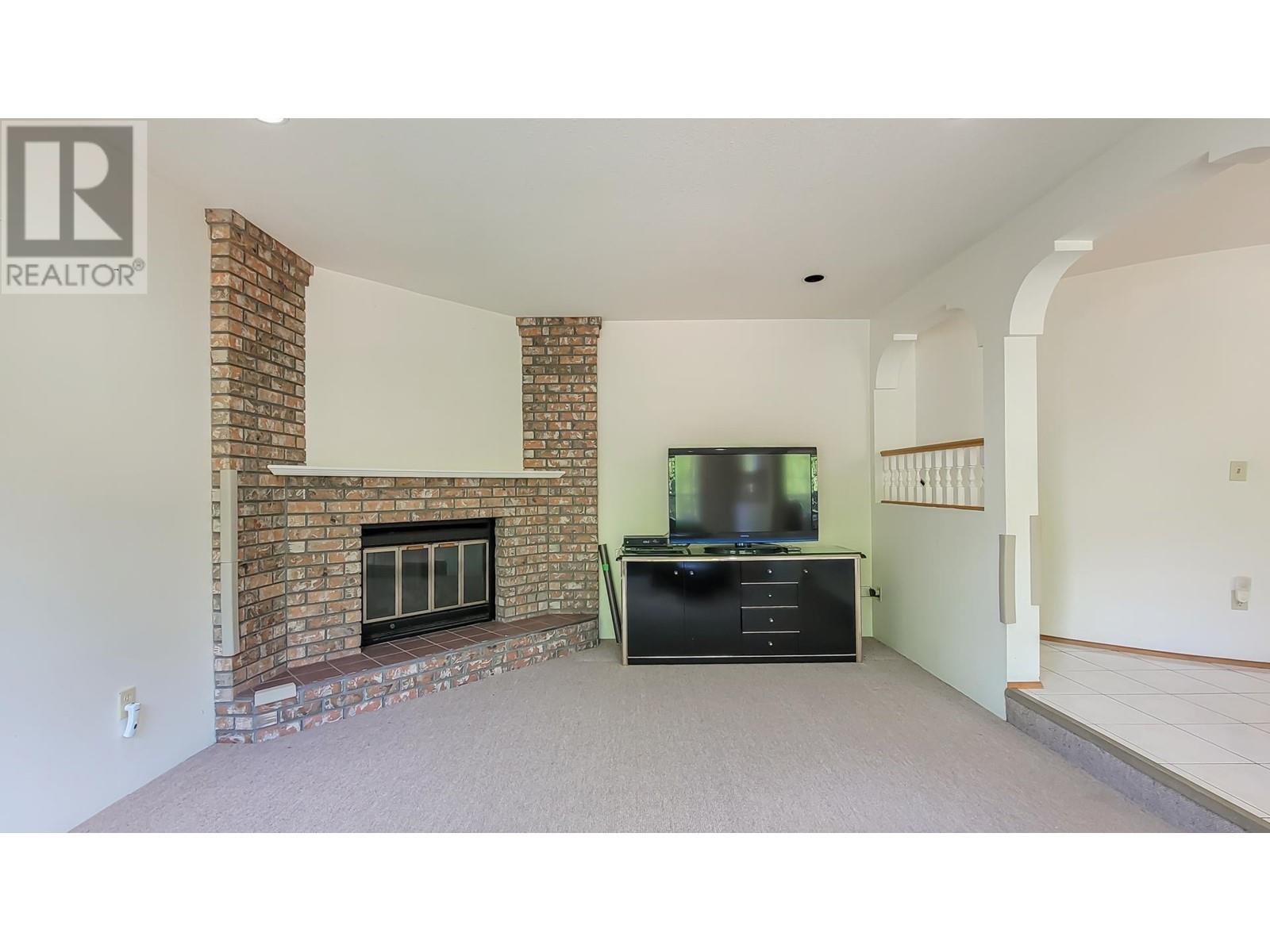 Photo 9 of 2931 Phillips Avenue, Burnaby BC