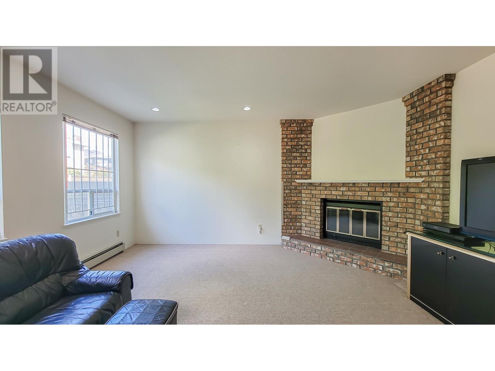Photo 10 of 2931 Phillips Avenue, Burnaby BC
