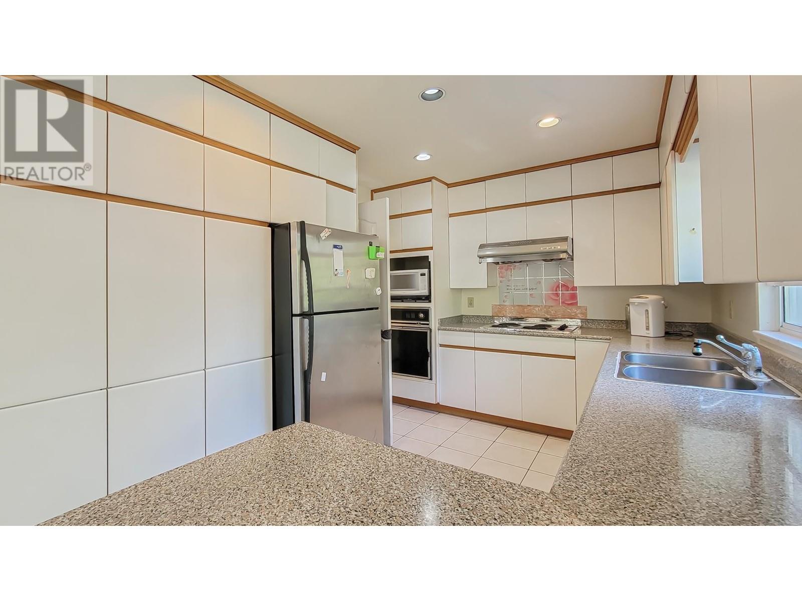 Photo 14 of 2931 Phillips Avenue, Burnaby BC