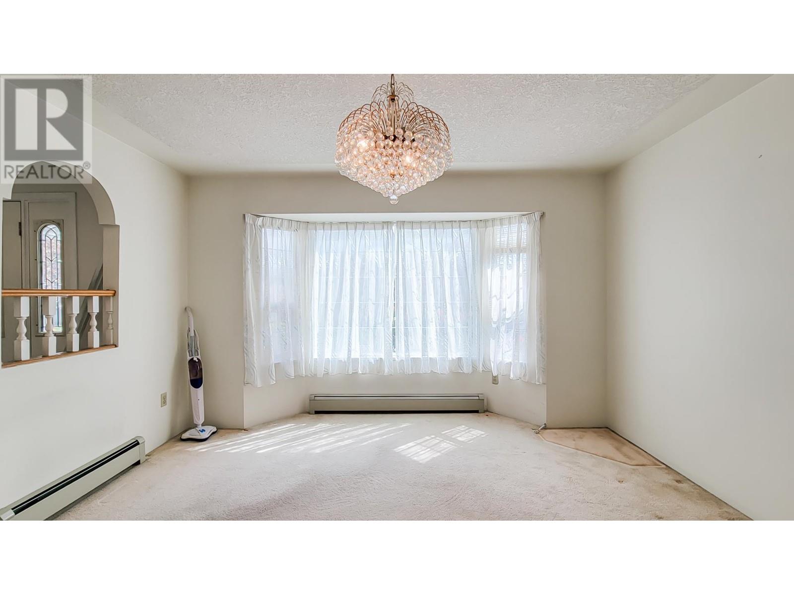 Photo 7 of 2931 Phillips Avenue, Burnaby BC