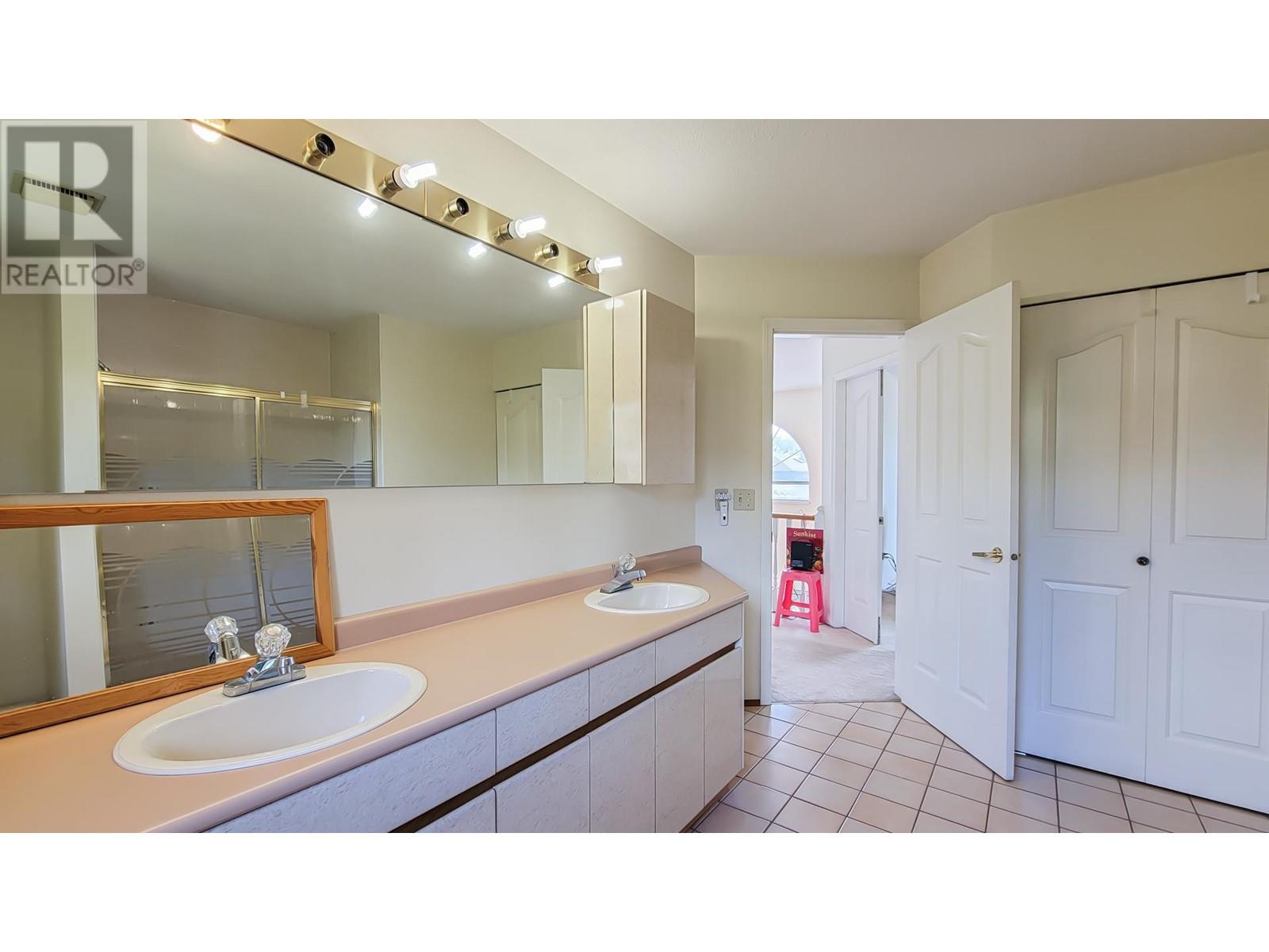 Photo 30 of 2931 Phillips Avenue, Burnaby BC