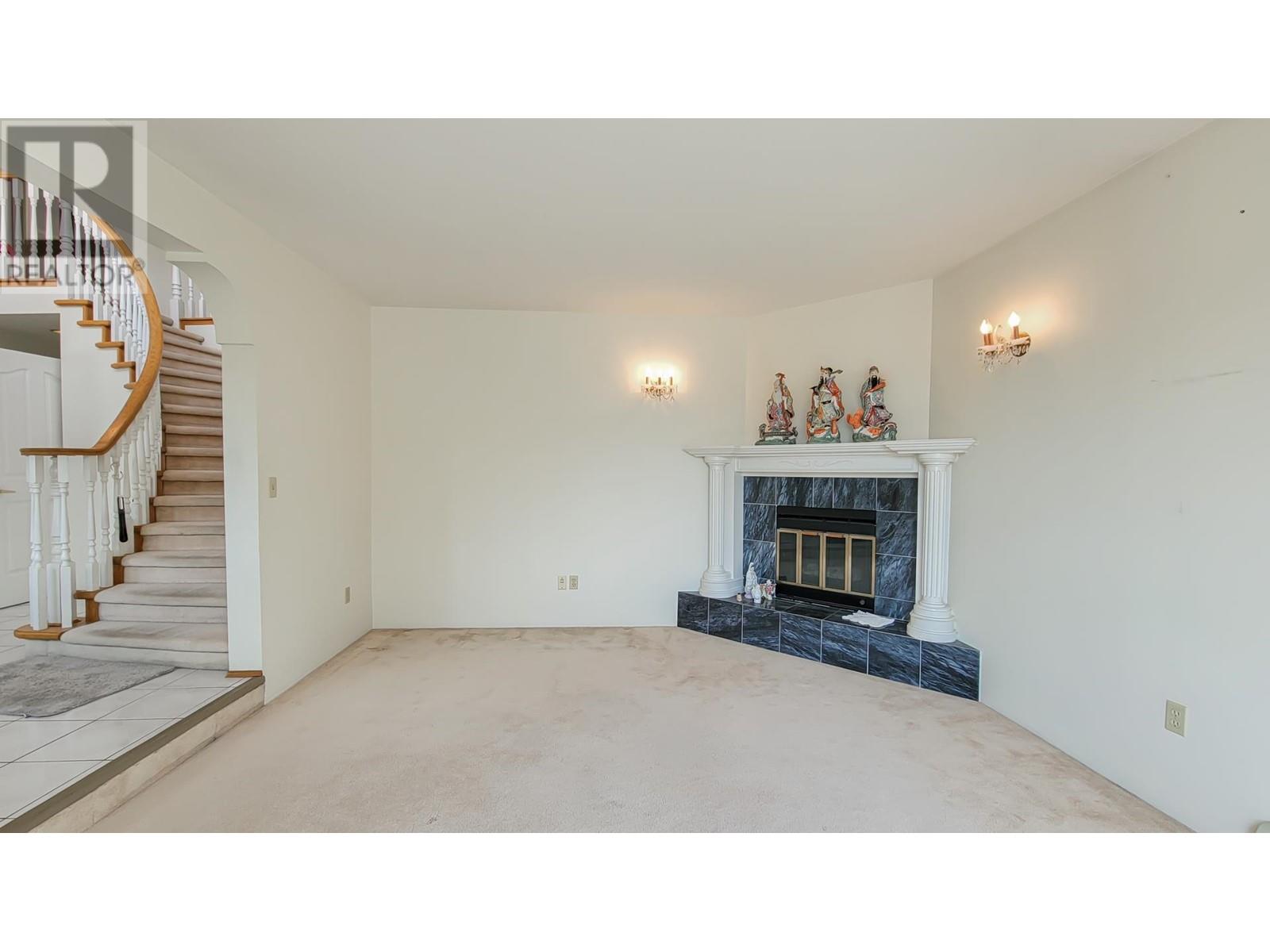 Photo 5 of 2931 Phillips Avenue, Burnaby BC