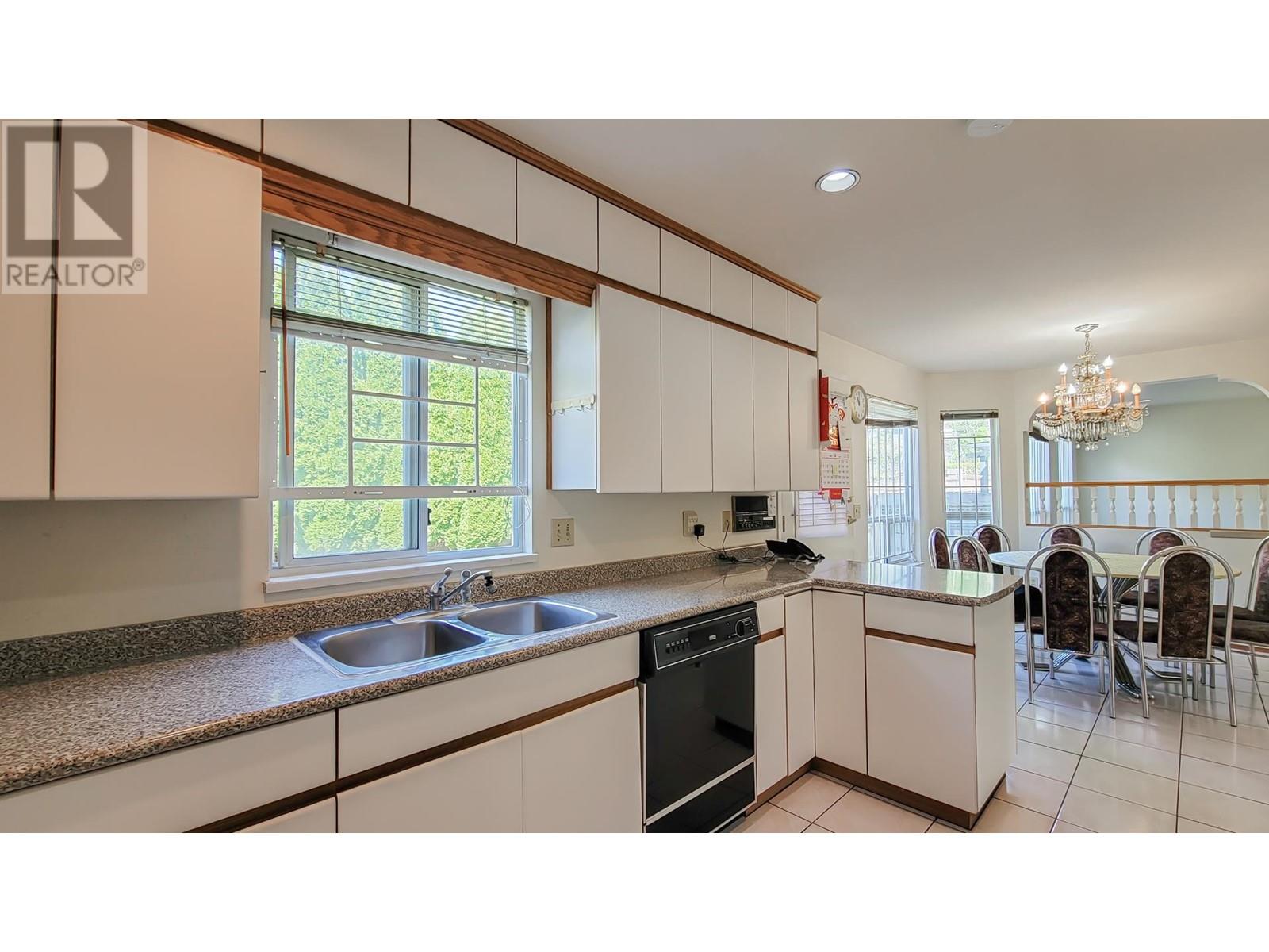 Photo 15 of 2931 Phillips Avenue, Burnaby BC