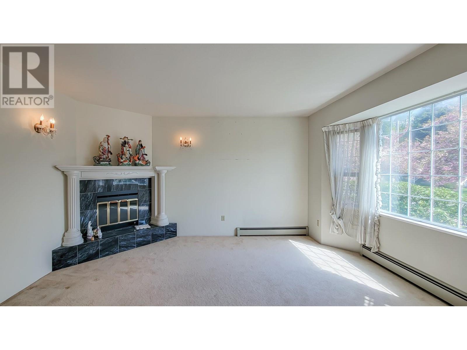 Photo 4 of 2931 Phillips Avenue, Burnaby BC