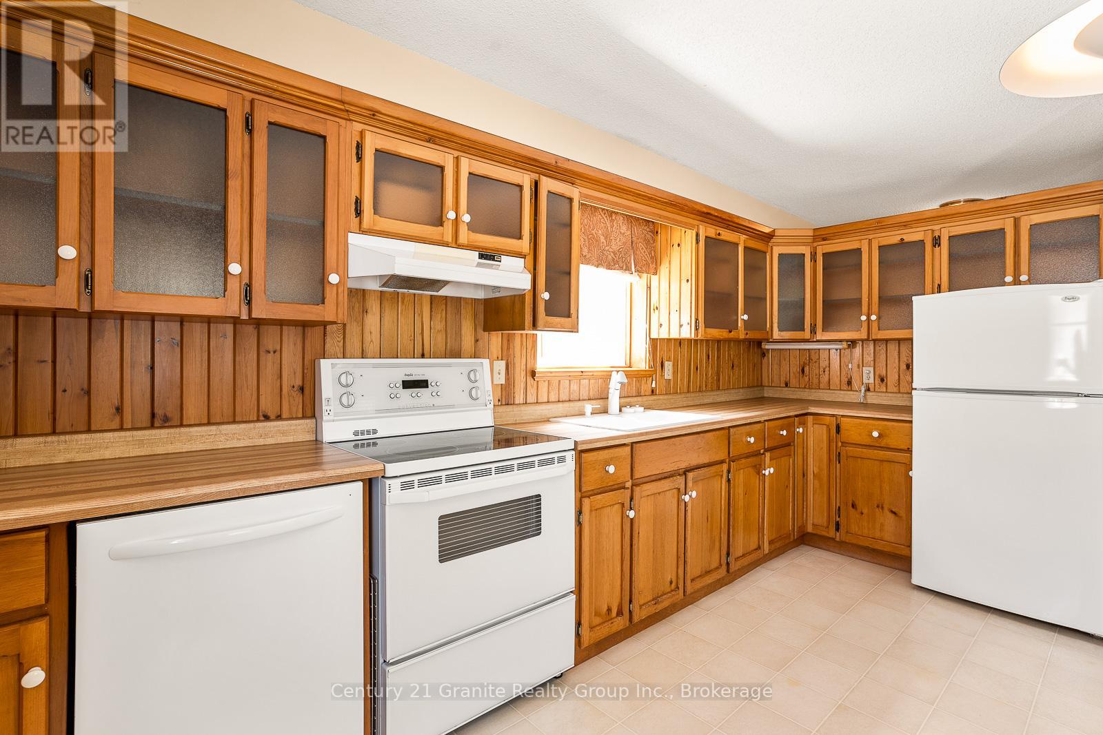 Photo 24 of 134 Highland Street, Dysart Et Al ON