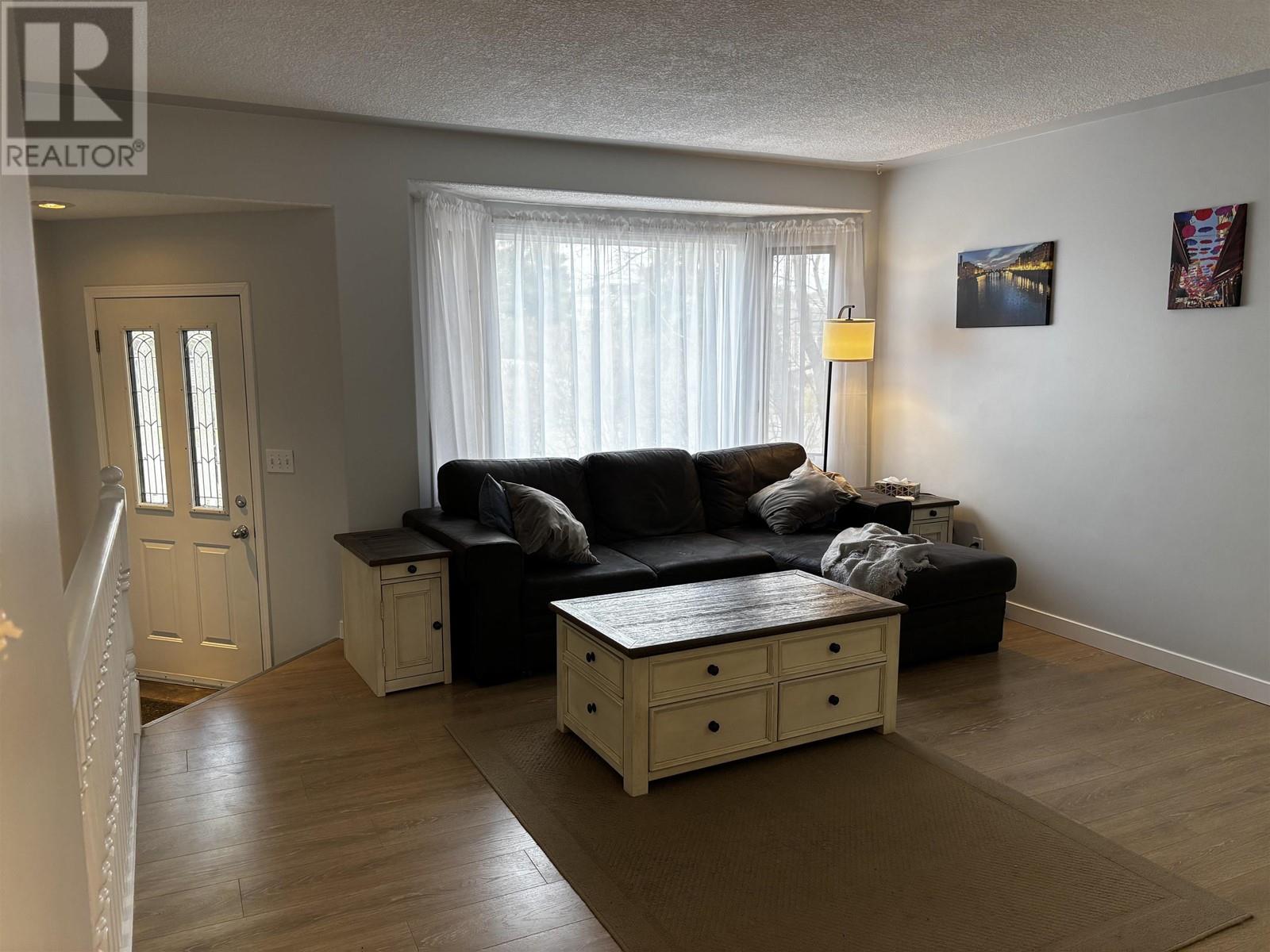 Photo 4 of 9011 99 Avenue, Fort St John BC