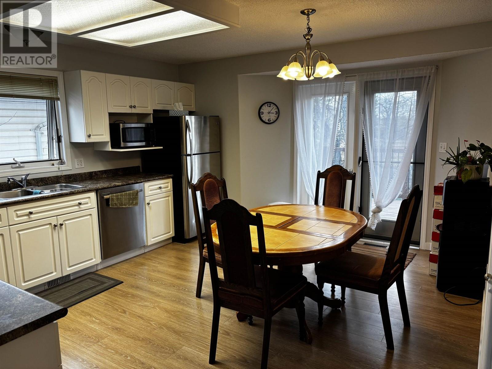 Photo 8 of 9011 99 Avenue, Fort St John BC