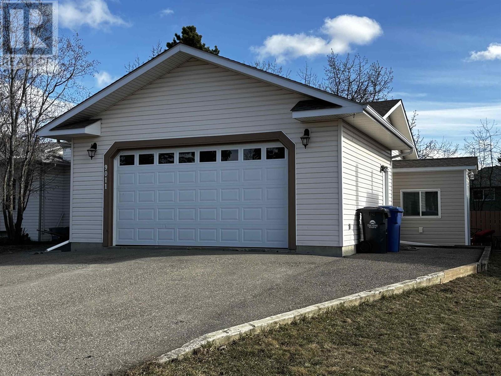 Photo 2 of 9011 99 Avenue, Fort St John BC