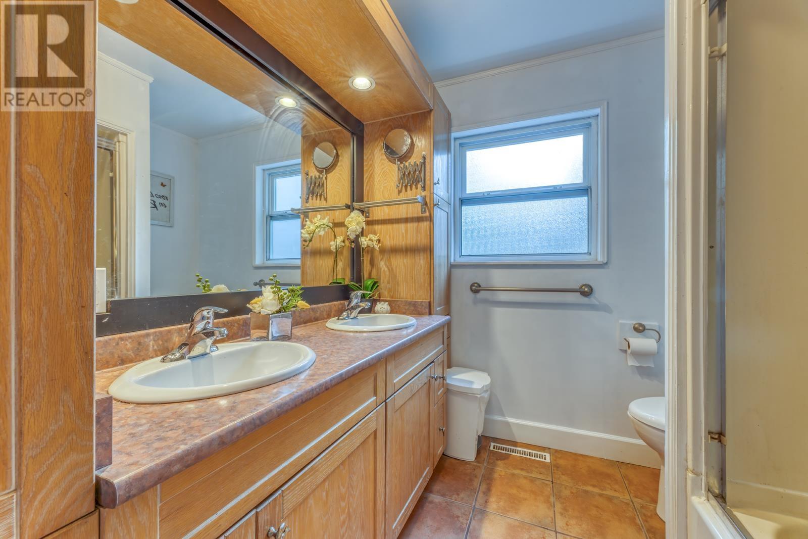718 TSAWWASSEN BEACH Road, Delta