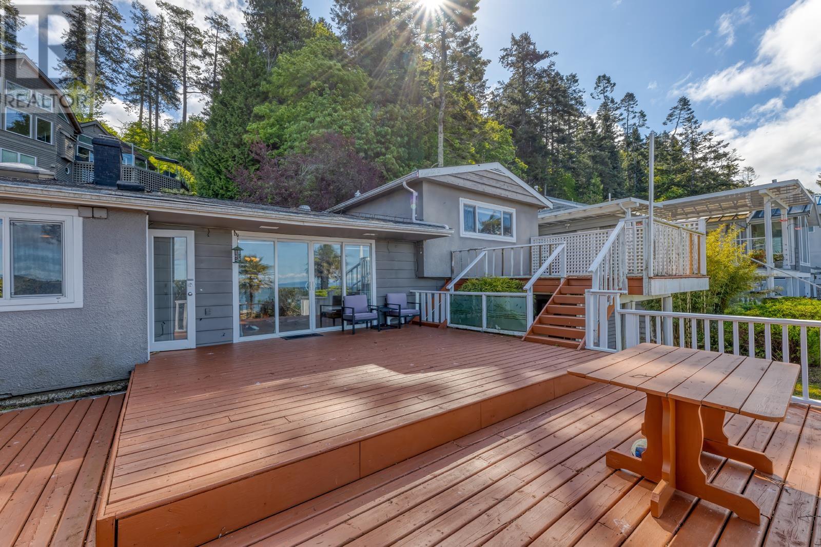 718 TSAWWASSEN BEACH Road, Delta