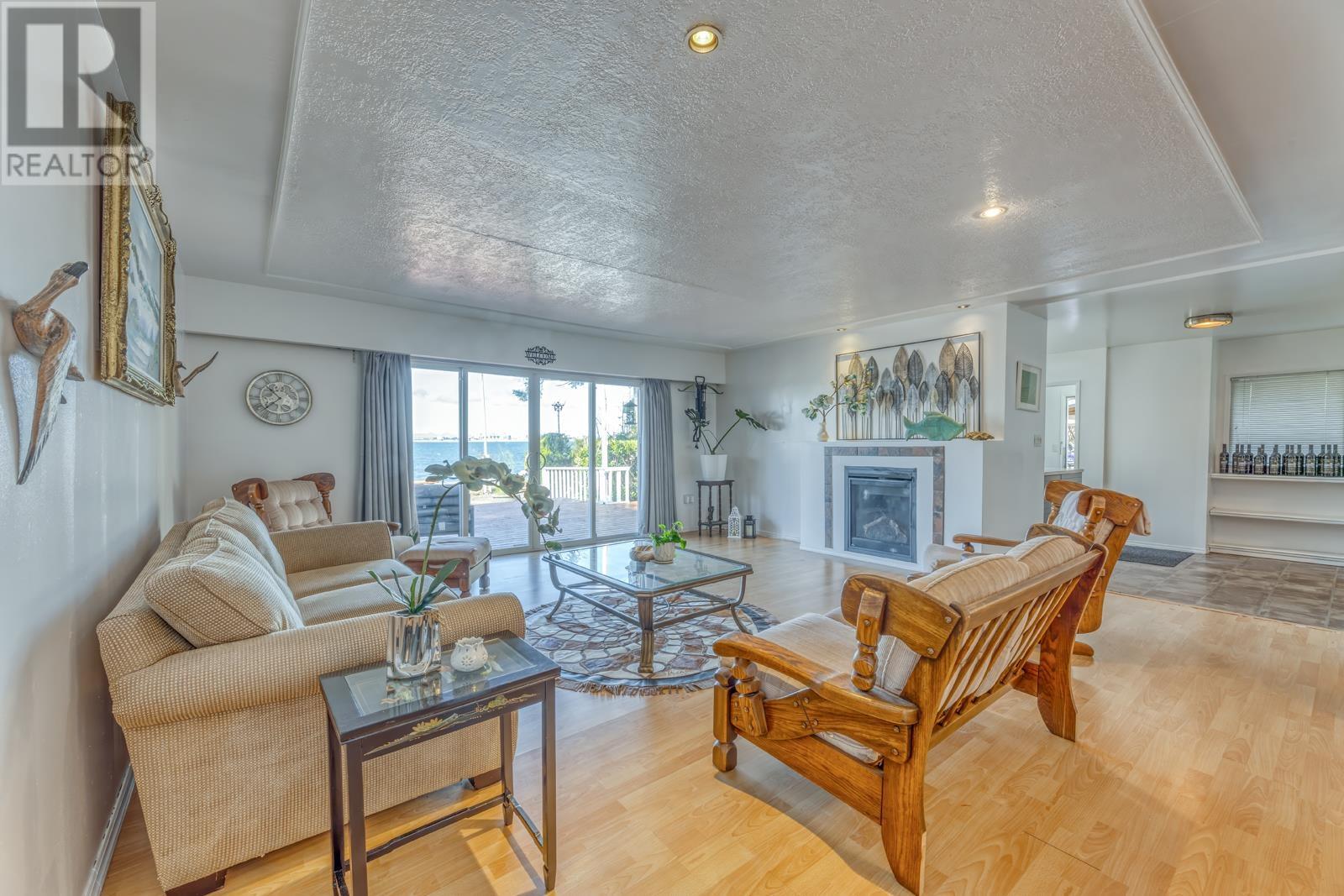 718 TSAWWASSEN BEACH Road, Delta