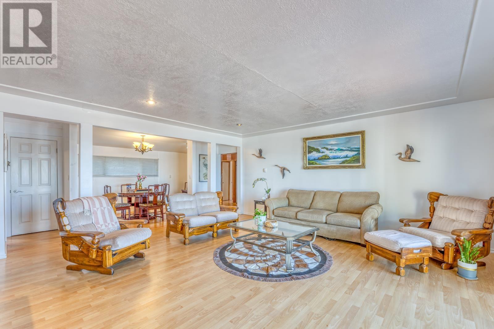 718 TSAWWASSEN BEACH Road, Delta